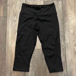 Victoria sport small knockout crop leggings